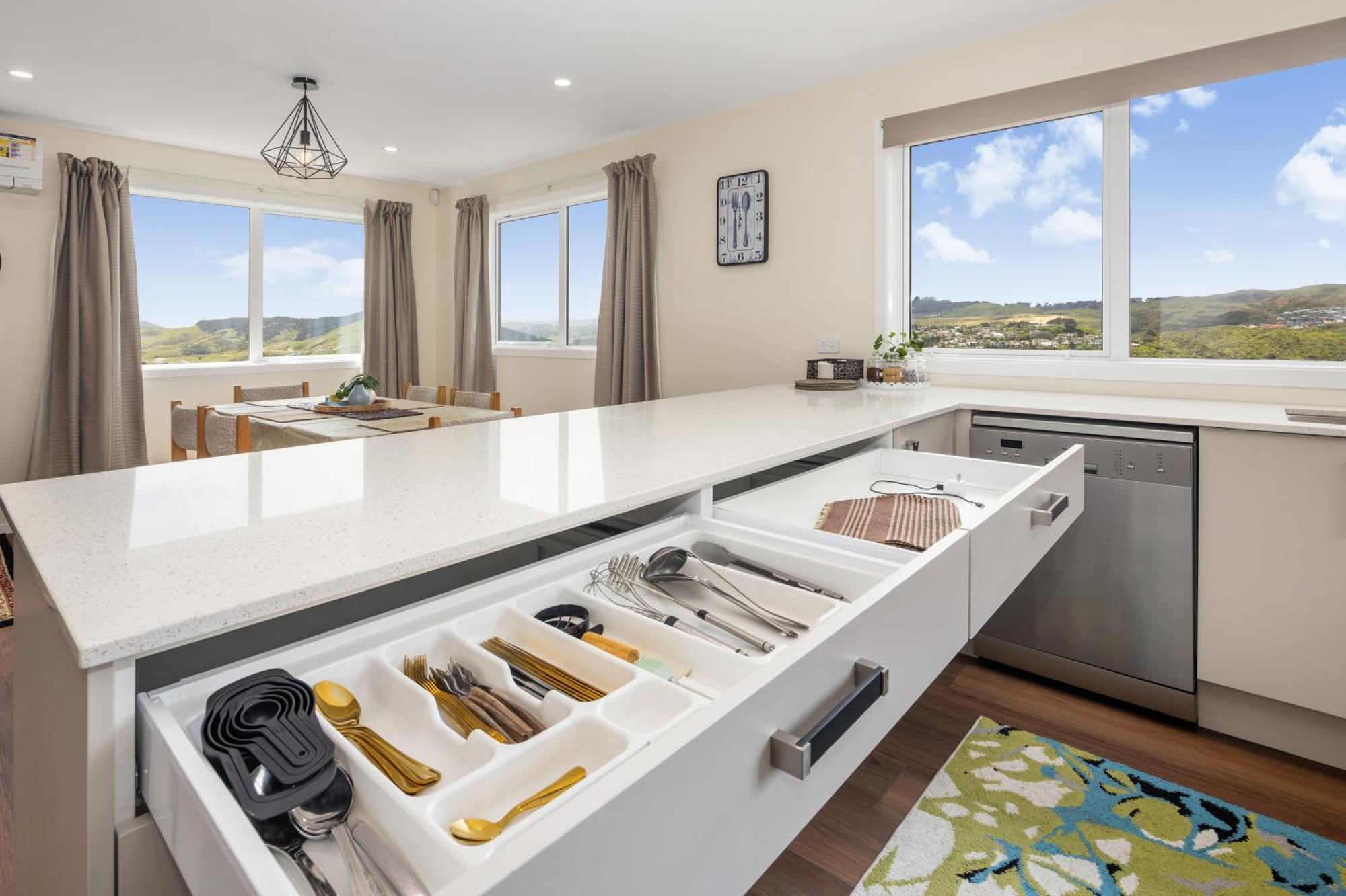 Stunning View, Privacy, Close To Ferry & Brand-New Wellington Exterior photo